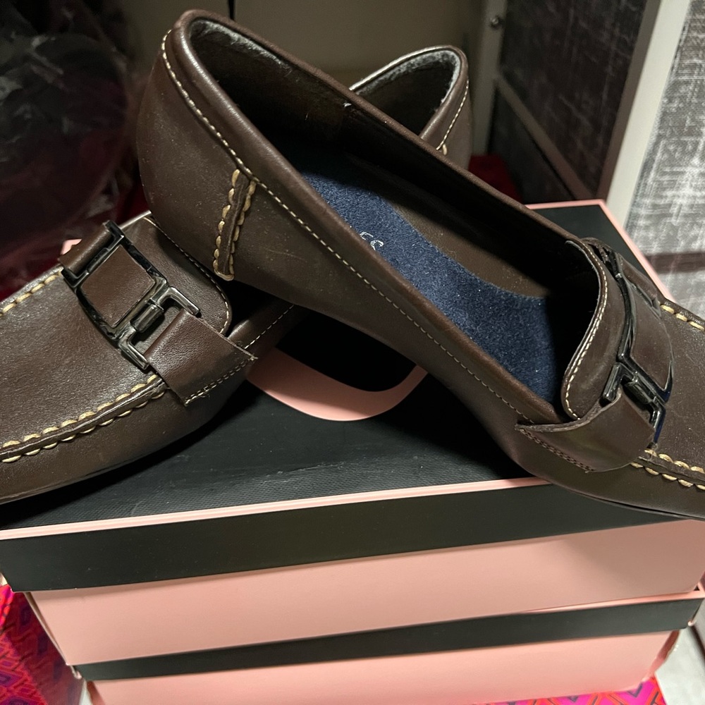 Brand new Aerosoles leather shoes